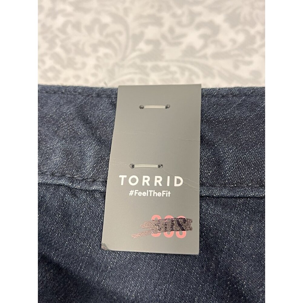 Torrid Jeans Womens 30S Dark Wash Wide Leg Flare Stretch NWT - Picture 2 of 13